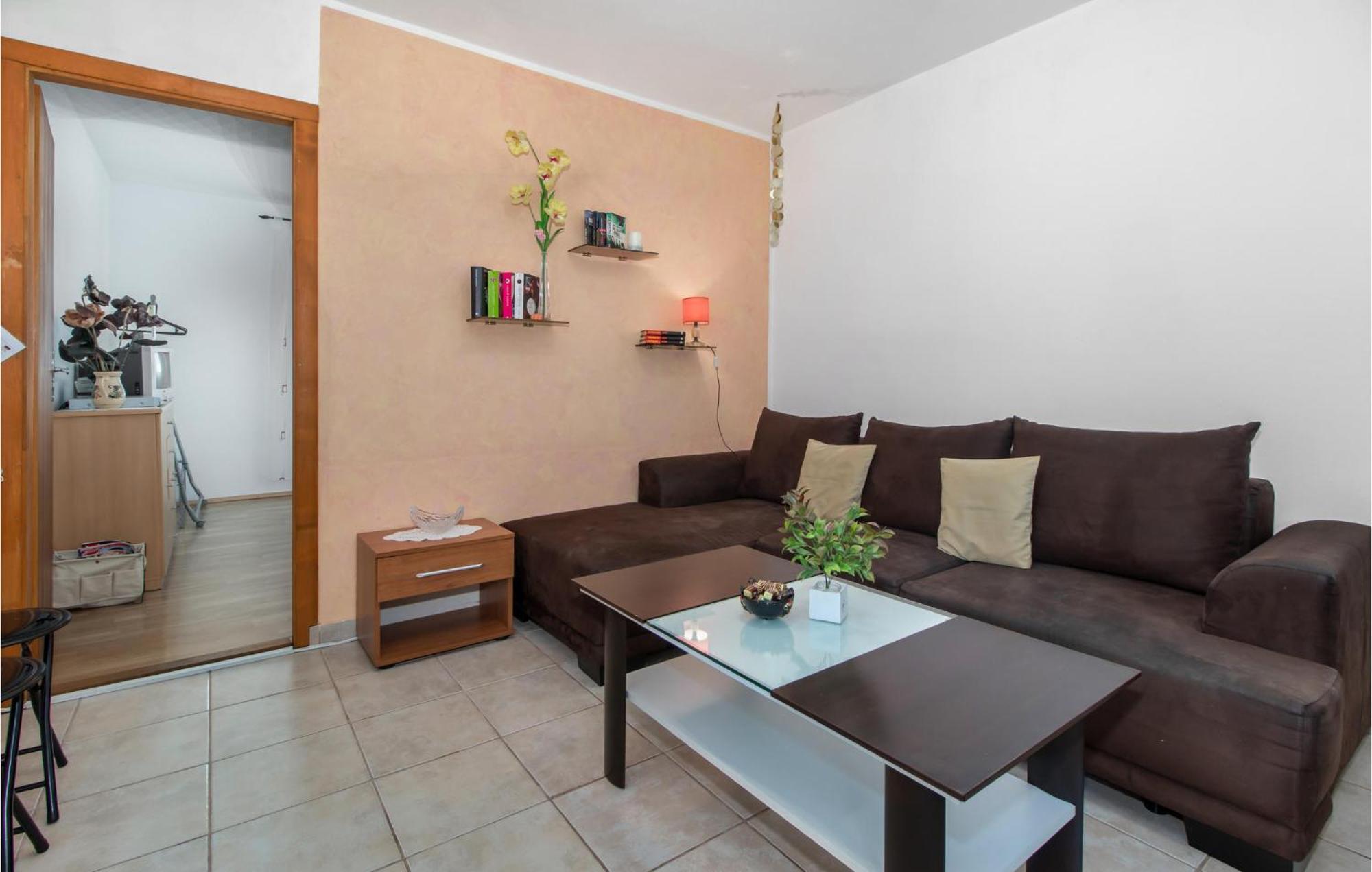 Nice Apartment In Smrika With Kitchen Ngoại thất bức ảnh