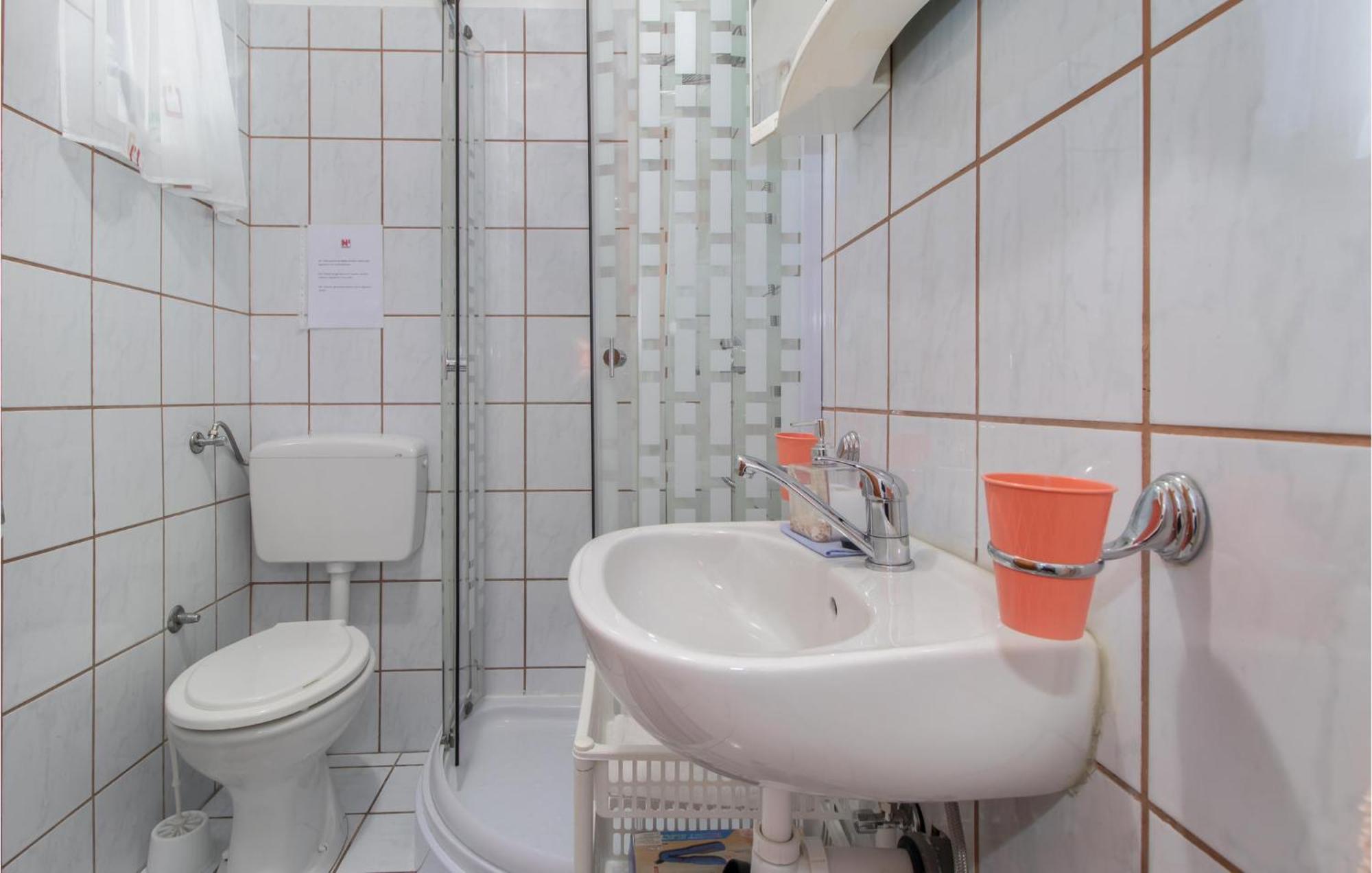Nice Apartment In Smrika With Kitchen Ngoại thất bức ảnh