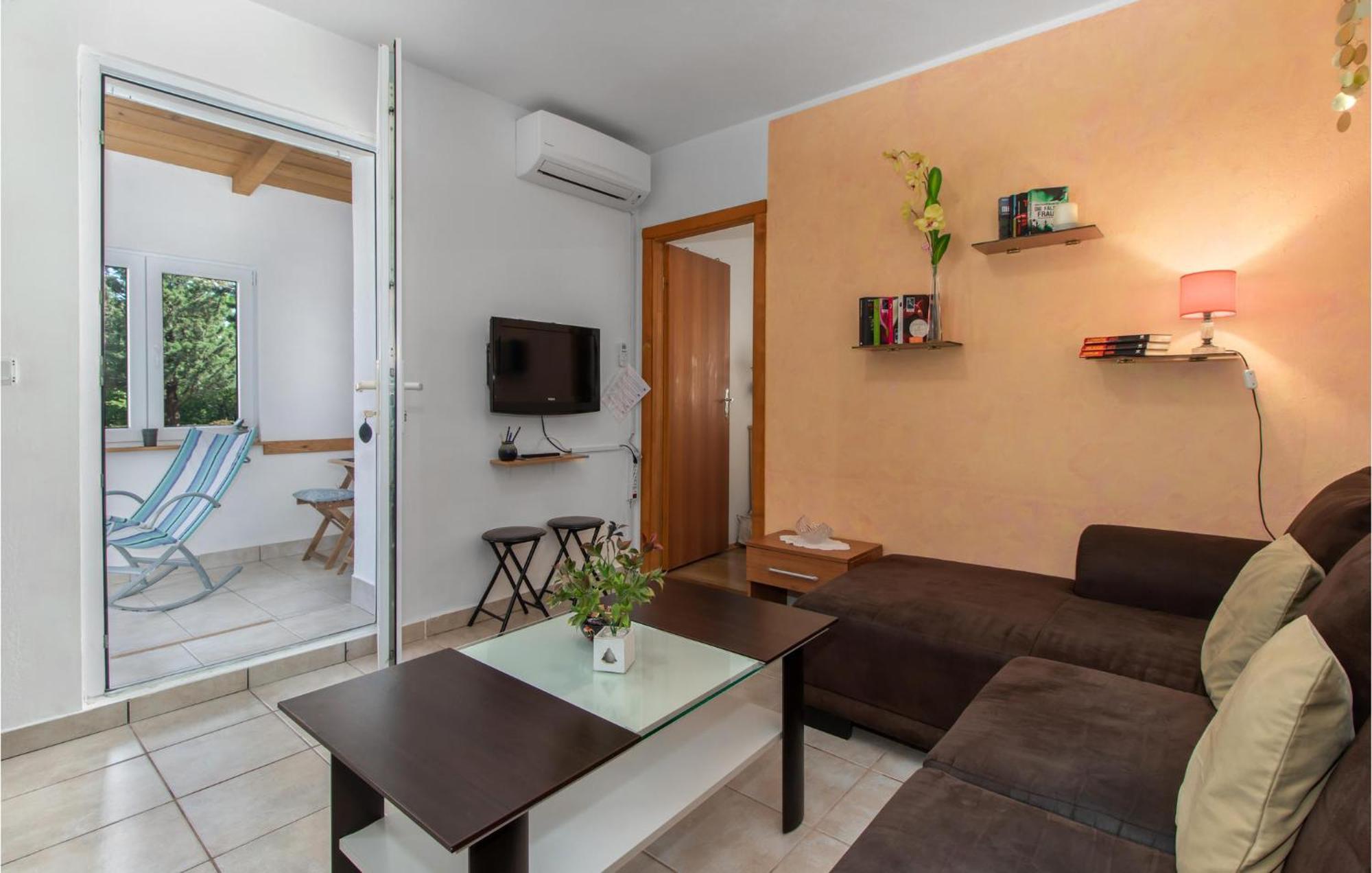 Nice Apartment In Smrika With Kitchen Ngoại thất bức ảnh